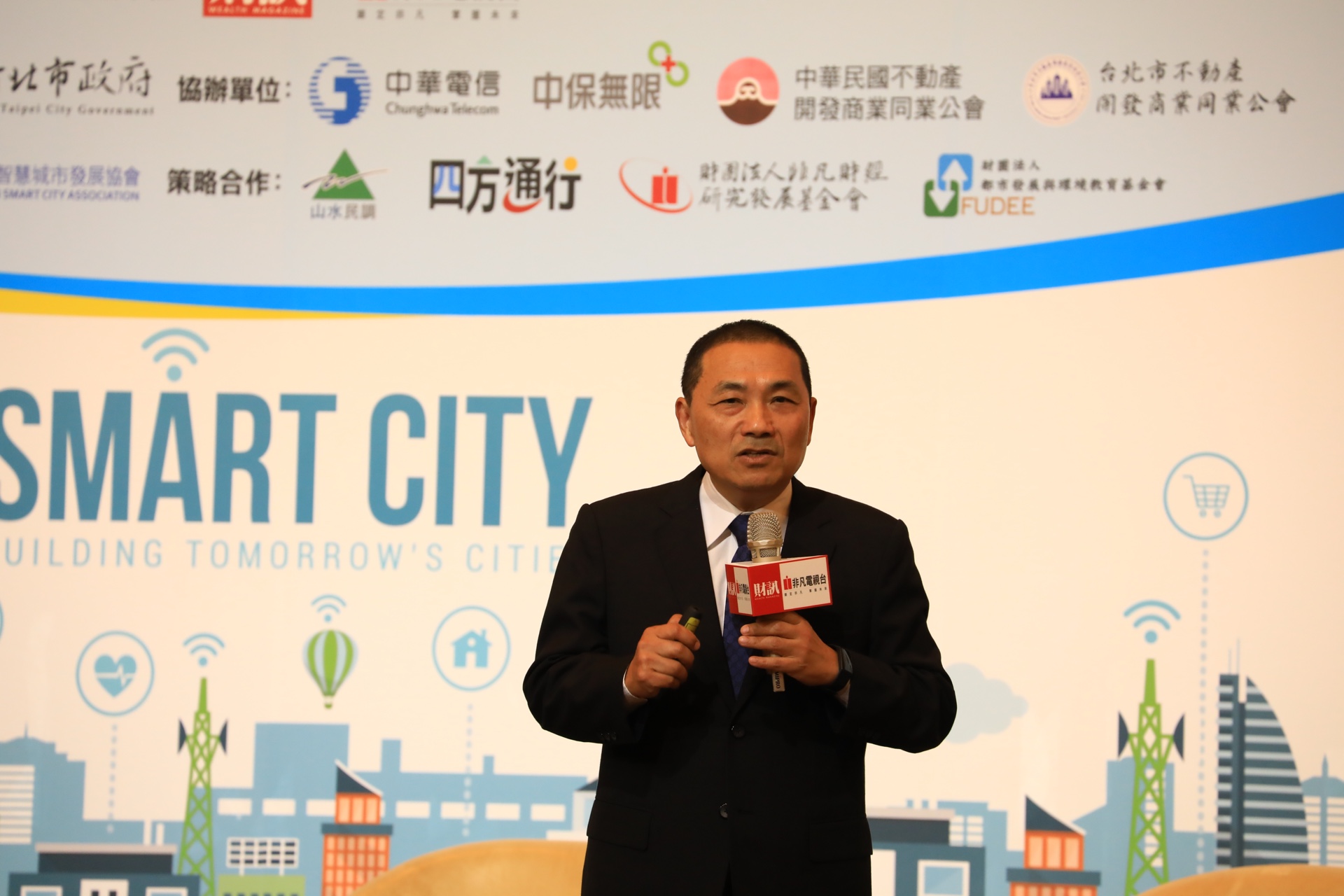 侯市長期許要以國際為目標去競爭比較
